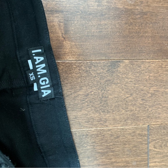 Black cotton zipper detail jeans and shorter length - Picture 3 of 8